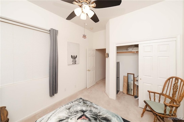 bedroom featuring light carpet, a ceiling fan, and a closet