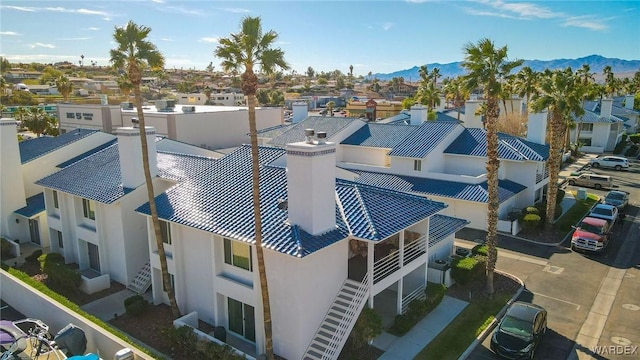 birds eye view of property featuring a mountain view and a residential view