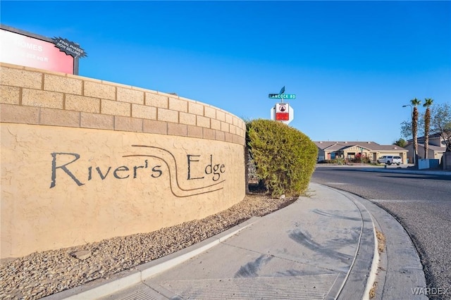 community / neighborhood sign with a residential view