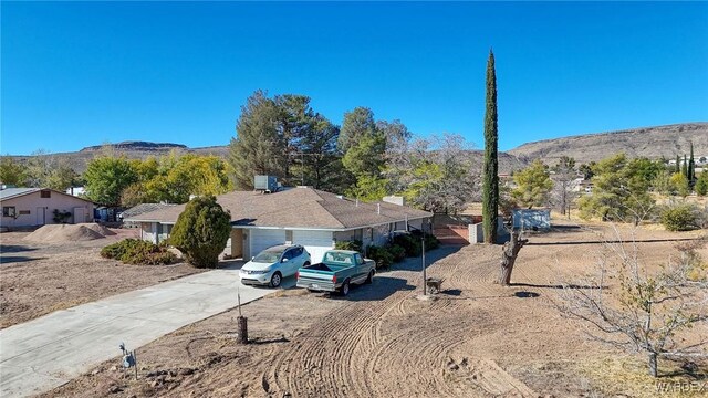 view of front of house featuring a mountain view