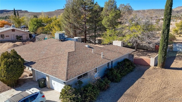 birds eye view of property featuring a mountain view