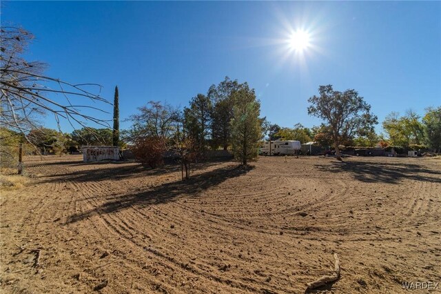 view of yard featuring a rural view