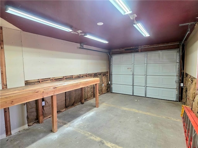 3166 E Thompson Ave, Kingman, AZ 86409 - view of garage