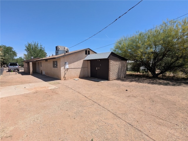 3166 E Thompson Ave, Kingman, AZ 86409 - view of side of property featuring stucco siding and a garage