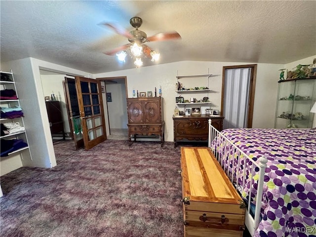 bedroom with a closet, a textured ceiling, a ceiling fan, and carpet flooring