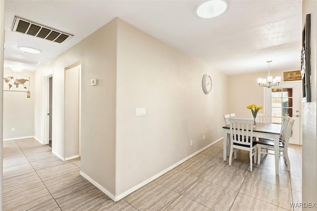 dining area featuring visible vents, baseboards, and an inviting chandelier