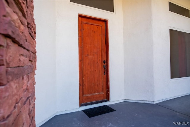 view of exterior entry with stucco siding