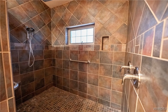 bathroom featuring a tile shower