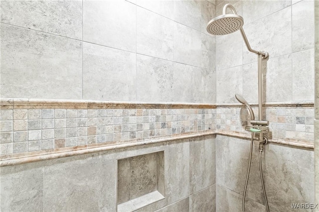2542 E Alterna Dr, Fort Mohave, AZ 86426 - room details featuring a tile shower