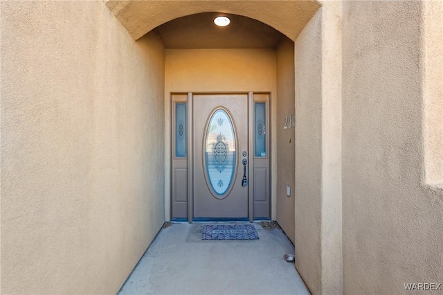 view of exterior entry with stucco siding