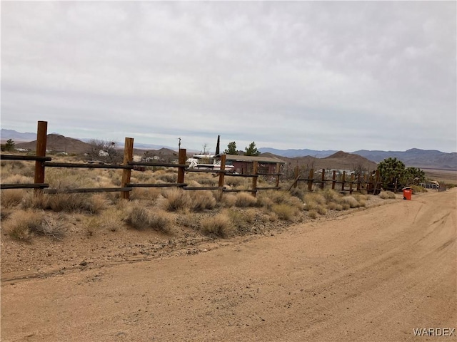 view of yard with fence and a mountain view