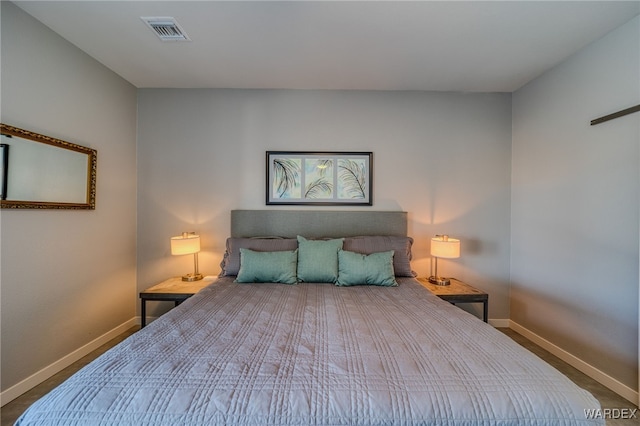 bedroom featuring visible vents, carpet flooring, and baseboards