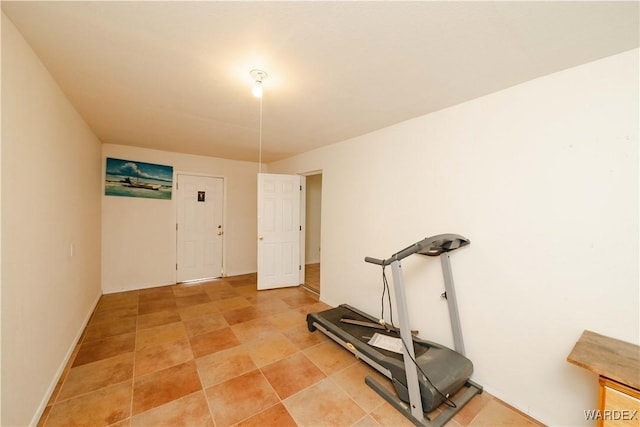 workout room with baseboards