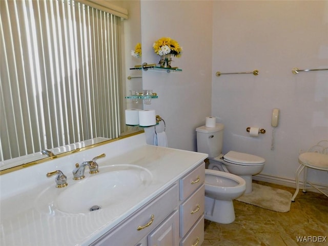 full bath featuring a bidet, vanity, and toilet