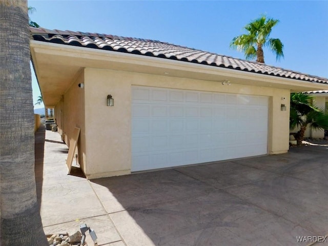 view of detached garage