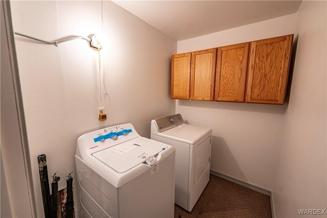 laundry room with cabinet space, baseboards, and independent washer and dryer