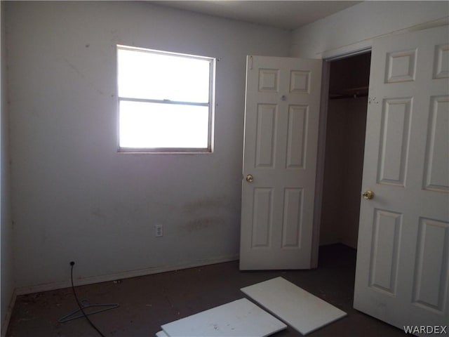 unfurnished bedroom featuring a closet