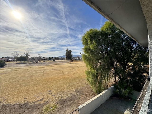 view of yard featuring a rural view