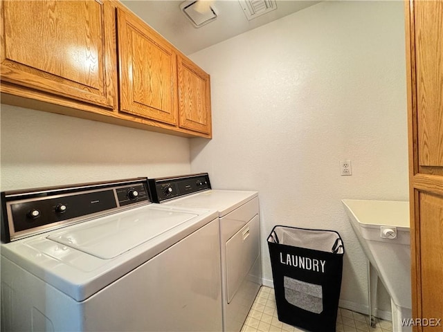 laundry room featuring cabinet space, baseboards, visible vents, washing machine and clothes dryer, and light floors