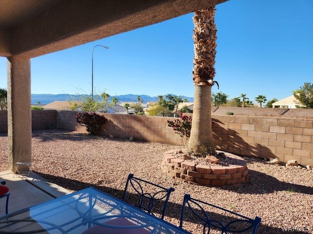 view of yard with a fenced backyard and a mountain view