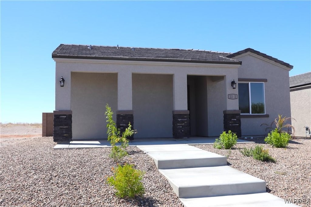 view of front of property featuring stucco siding