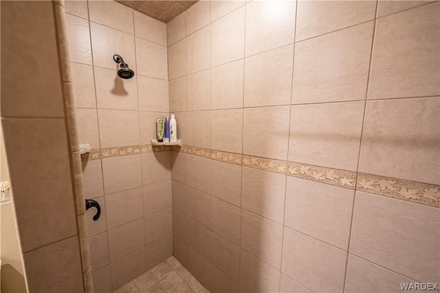 bathroom featuring tiled shower