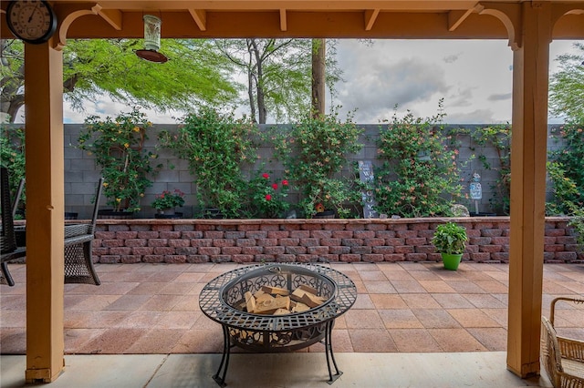3854 Heather Ave, Kingman, AZ 86401 - fenced backyard featuring a patio
