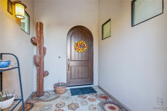 view of exterior entry featuring stucco siding