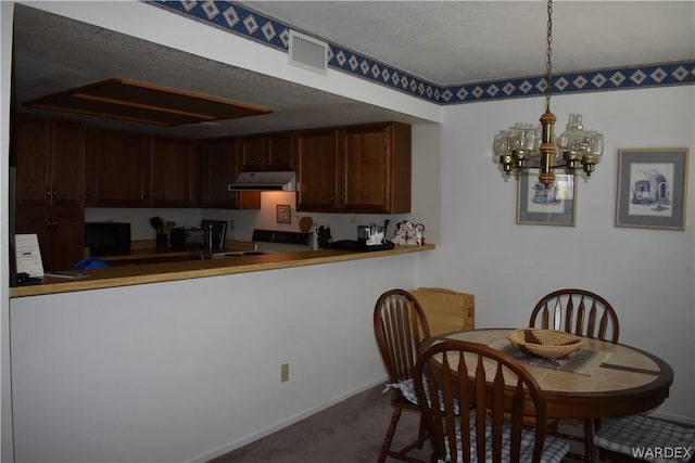 dining room featuring carpet floors, visible vents, and baseboards