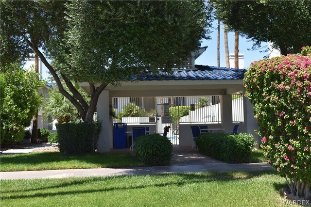 1800 Clubhouse Dr Unit 100, Bullhead City, AZ 86442 - surrounding community featuring a yard