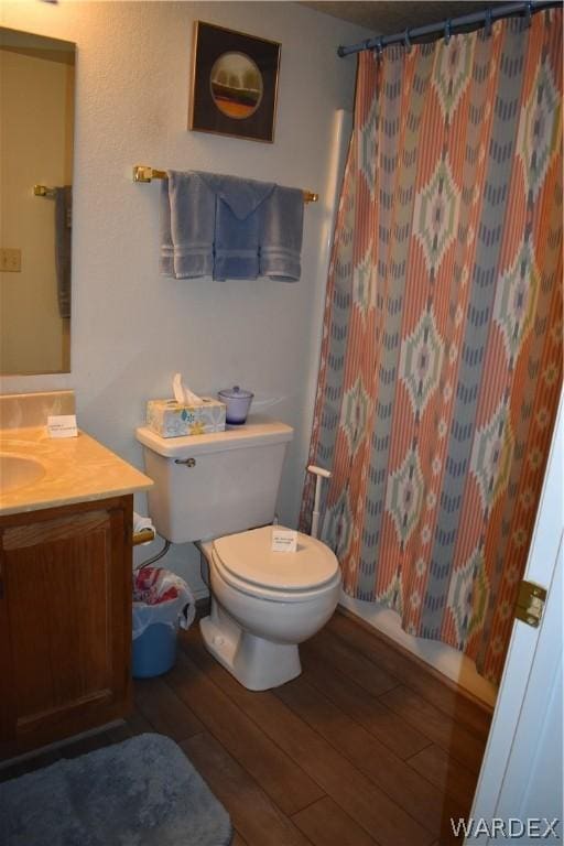 1800 Clubhouse Dr Unit 100, Bullhead City, AZ 86442 - bathroom with a shower with curtain, vanity, toilet, and wood finished floors