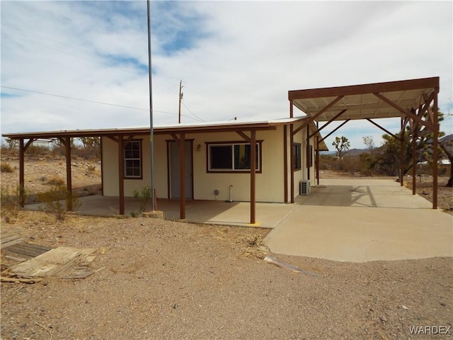 17516 N Ladera Dr, Dolan Springs, AZ 86441 - view of front of home featuring a patio area