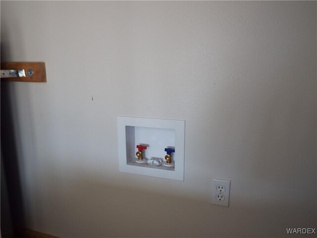 17516 N Ladera Dr, Dolan Springs, AZ 86441 - clothes washing area with washer hookup and laundry area
