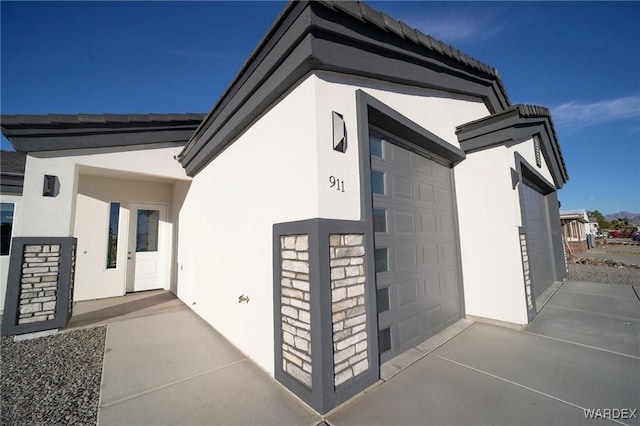 view of exterior entry featuring stucco siding