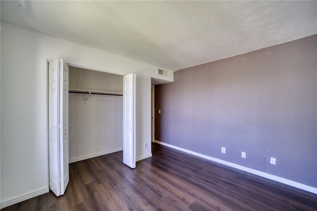 1800 Clubhouse Dr Unit H70, Bullhead City, AZ 86442 - unfurnished bedroom featuring wood finished floors, baseboards, a closet, and a textured ceiling