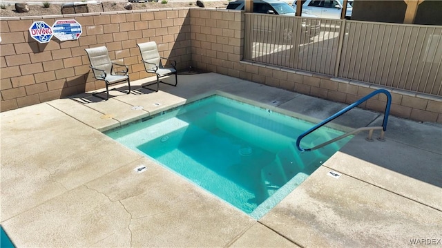 view of swimming pool with fence