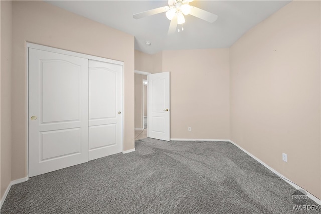 unfurnished bedroom with ceiling fan, a closet, carpet, and baseboards