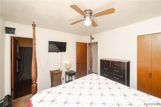 bedroom featuring a ceiling fan, carpet, and a closet