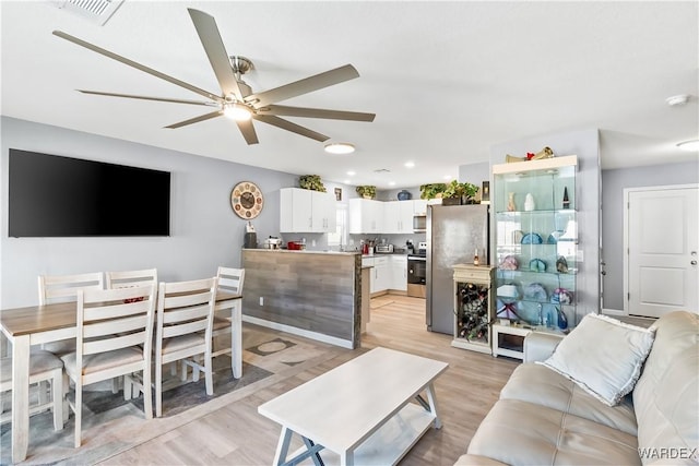 living area with visible vents, light wood finished floors, a ceiling fan, and recessed lighting