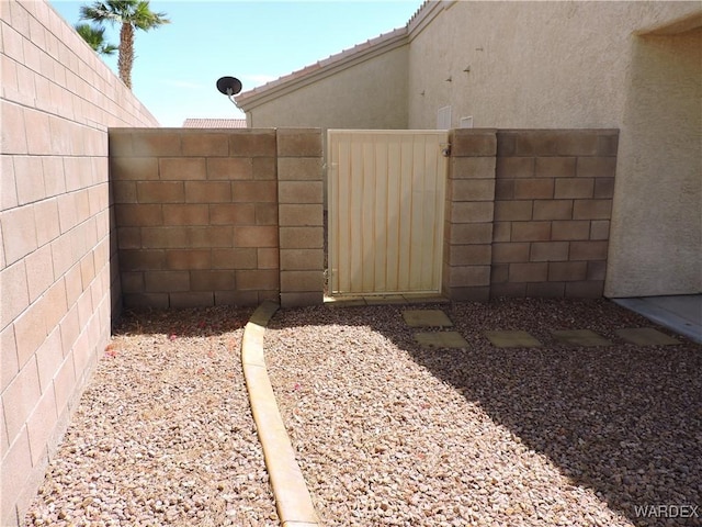 2353 Halfmoon Way, Bullhead City, AZ 86442 - view of yard with fence