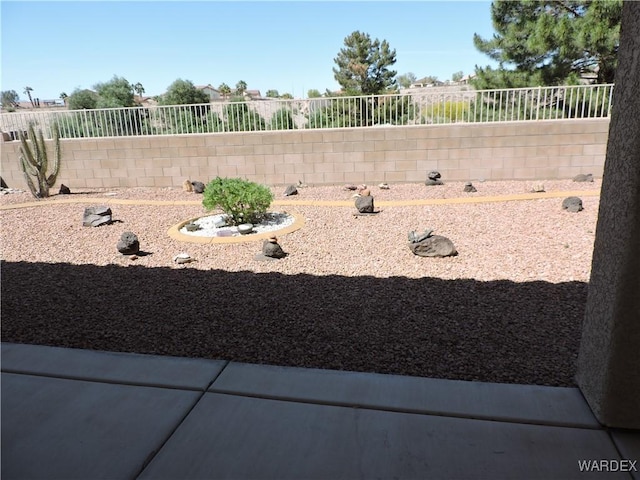 2353 Halfmoon Way, Bullhead City, AZ 86442 - view of yard featuring a fenced backyard