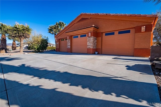 exterior space featuring driveway