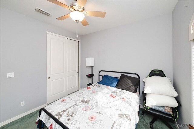 bedroom featuring baseboards, visible vents, a ceiling fan, carpet floors, and a closet