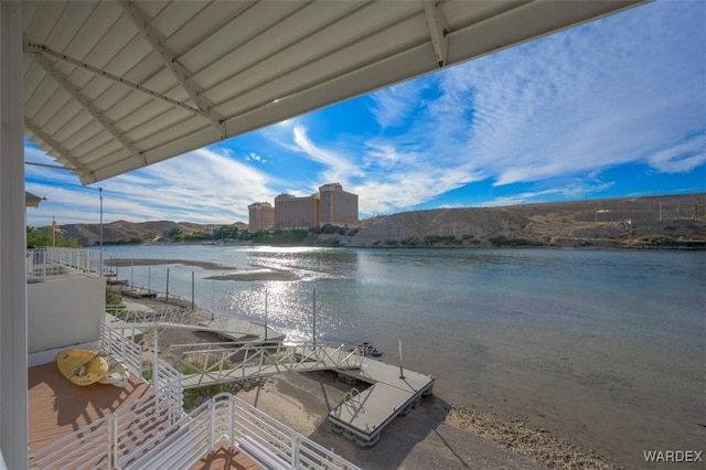 water view with a floating dock