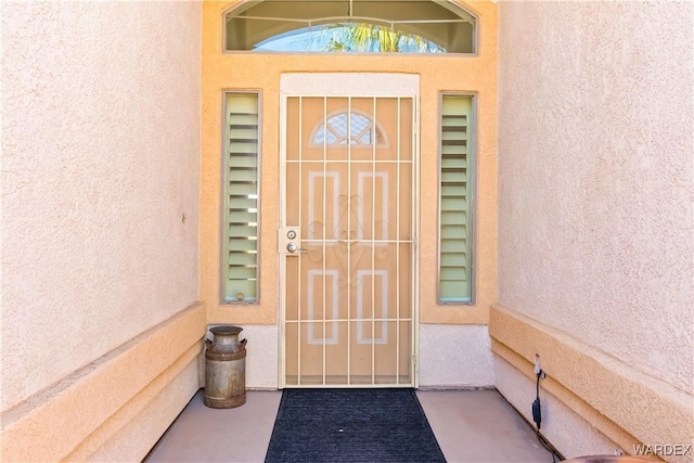 entrance to property with stucco siding