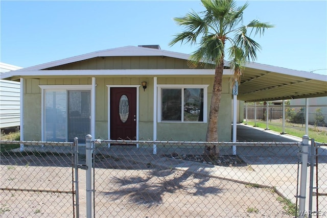 view of front of house featuring an attached carport and fence