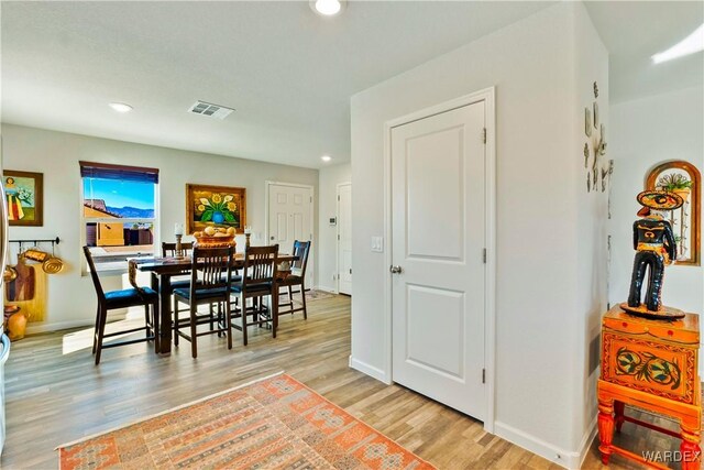 dining room with recessed lighting, light wood-type flooring, visible vents, and baseboards