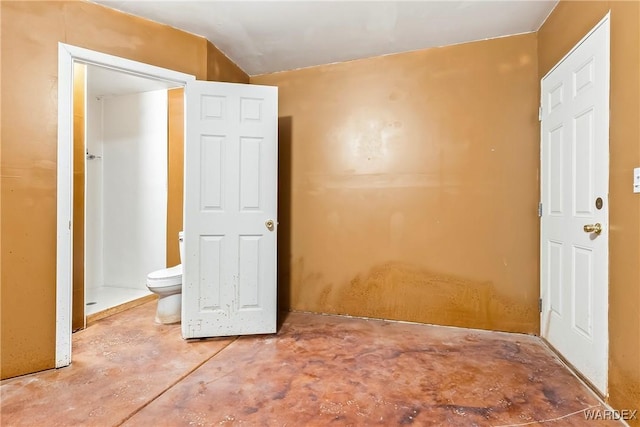 spare room featuring concrete floors