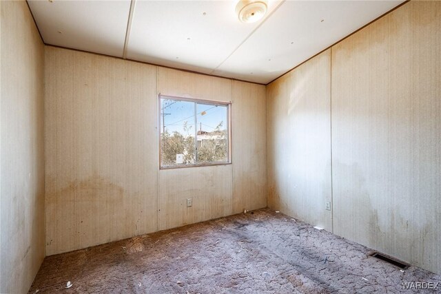 unfurnished room featuring carpet flooring and visible vents
