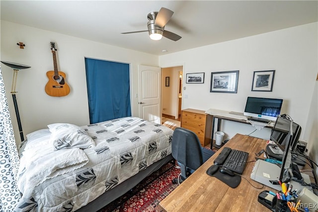 bedroom featuring a ceiling fan